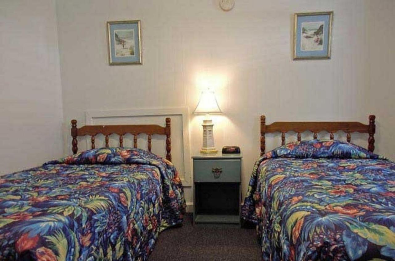 Carriage House Motel Cottages & Suites Wells Exterior photo