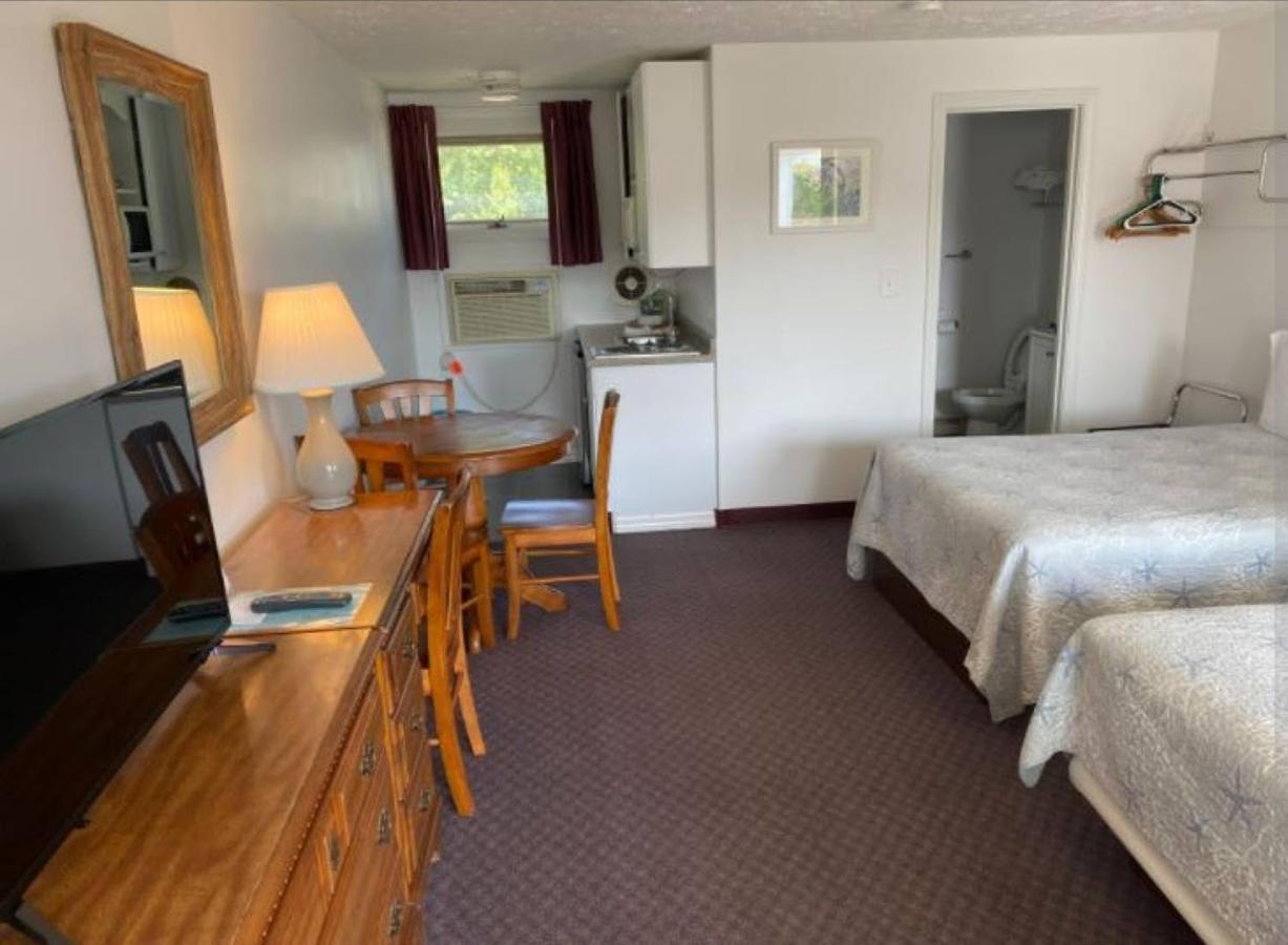 Carriage House Motel Cottages & Suites Wells Exterior photo