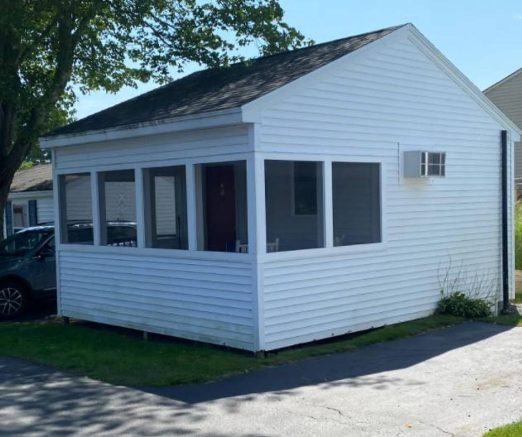 Carriage House Motel Cottages & Suites Wells Exterior photo